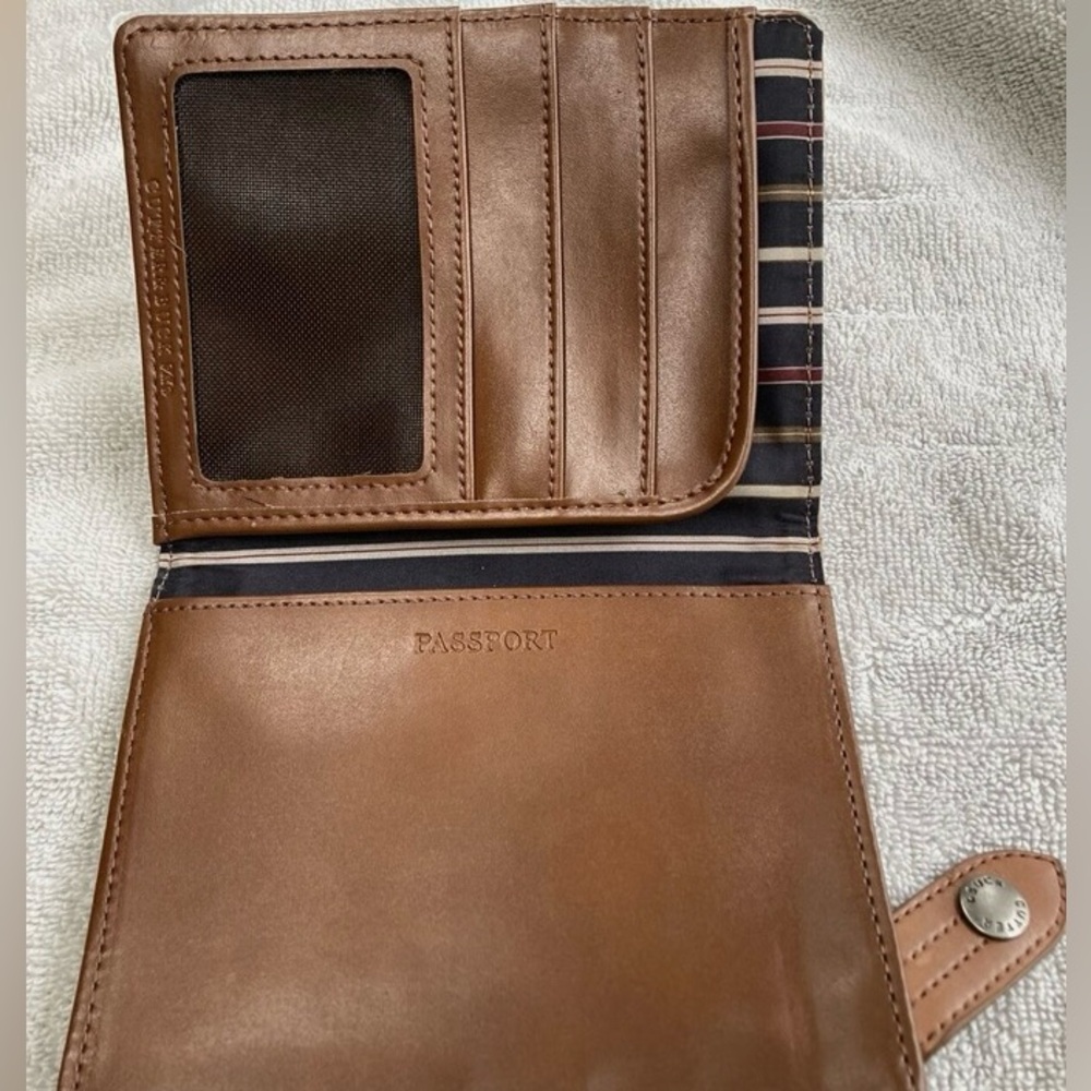 Cutter & Buck Passport Wallet - Picture 3 of 6